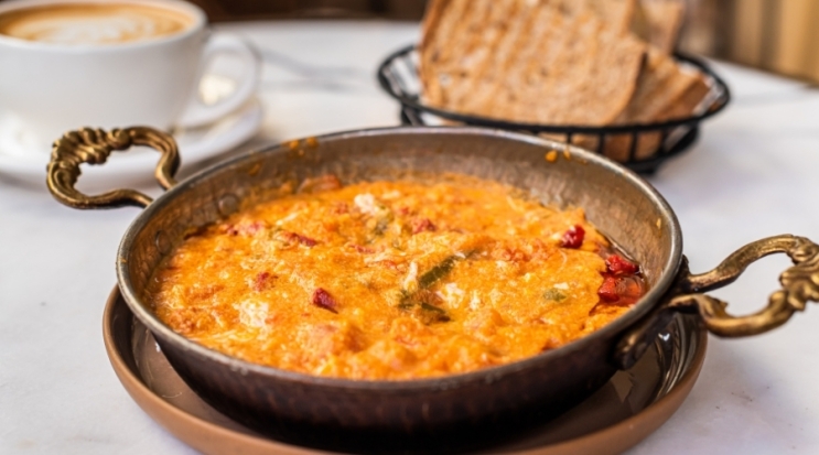 Kavurmalı Kaşarlı Menemen